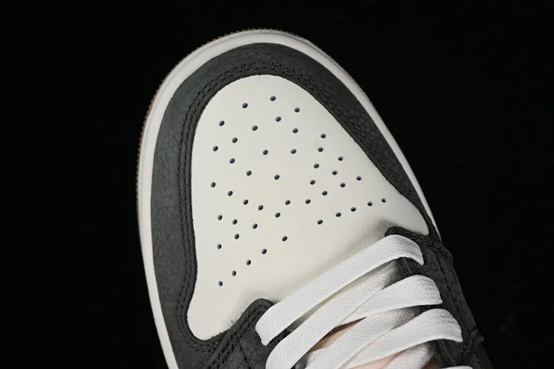 All categories Air Jordan Jordan series basketball shoes Air Jordan 1 Low G version pure original Air Jordan 1 Low "Snkrs Day" AJ1 Joe 1 Magpie gray toe low-top cultural casual sneakers FD0399-004